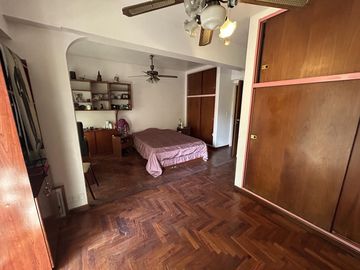 Venta de Amplio y luminoso PH en Colegiales