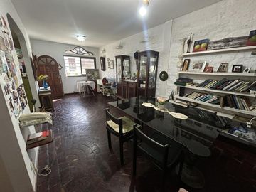Venta de Amplio y luminoso PH en Colegiales