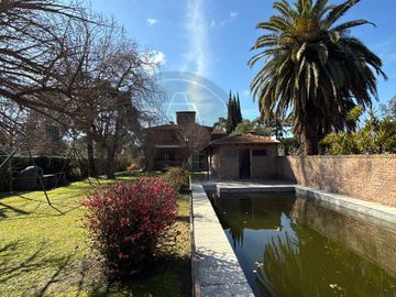 Casa 5 ambientes con gran parque y piscina - Del Viso Pilar