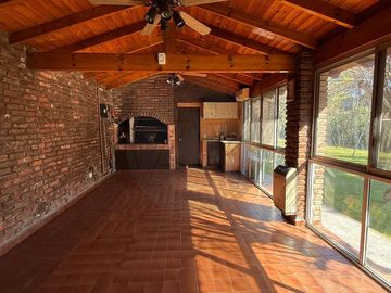 Casa 5 ambientes con gran parque y piscina - Del Viso Pilar