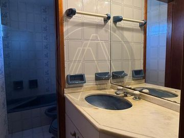 Casa 5 ambientes con gran parque y piscina - Del Viso Pilar