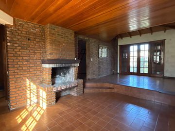 Casa 5 ambientes con gran parque y piscina - Del Viso Pilar