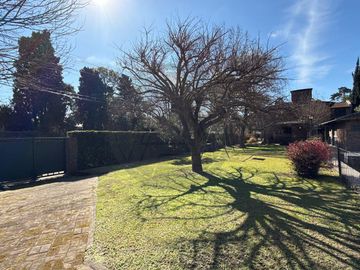 Casa 5 ambientes con gran parque y piscina - Del Viso Pilar