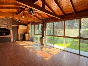 Casa 5 ambientes con gran parque y piscina - Del Viso Pilar