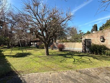Casa 5 ambientes con gran parque y piscina - Del Viso Pilar