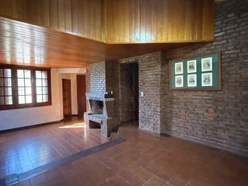 Casa 5 ambientes con gran parque y piscina - Del Viso Pilar