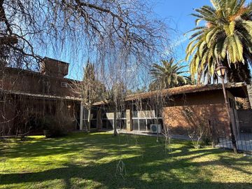 Casa 5 ambientes con gran parque y piscina - Del Viso Pilar