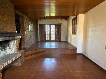 Casa 5 ambientes con gran parque y piscina - Del Viso Pilar