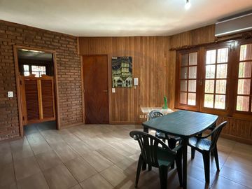 Casa 5 ambientes con gran parque y piscina - Del Viso Pilar