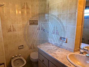 Casa 5 ambientes con gran parque y piscina - Del Viso Pilar