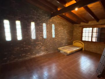 Casa 5 ambientes con gran parque y piscina - Del Viso Pilar