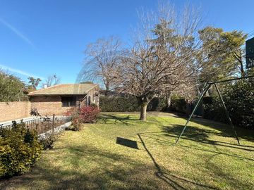 Casa 5 ambientes con gran parque y piscina - Del Viso Pilar