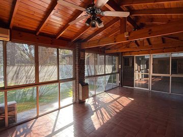 Casa 5 ambientes con gran parque y piscina - Del Viso Pilar