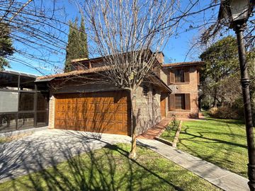 Casa 5 ambientes con gran parque y piscina - Del Viso Pilar