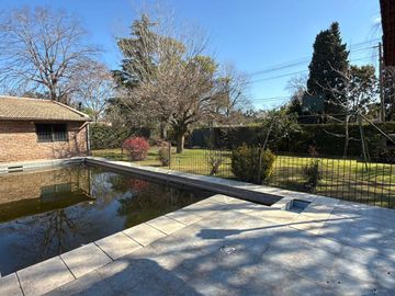 Casa 5 ambientes con gran parque y piscina - Del Viso Pilar