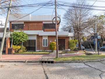 NEUQUEN AL 200 | SAN ISIDRO | CASA EN VENTA | 4 DORMITORIOS | PILETA | QUINCHO