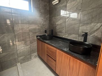 CASA EN VENTA EN ALTO SUR, COTO CIMA  INT. 35