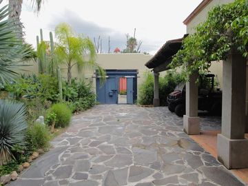 Casa Danzantes en Venta / Villa de Los Frailes /San Miguel de Allende
