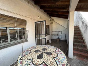 Casa PH en venta en Wilde Oeste