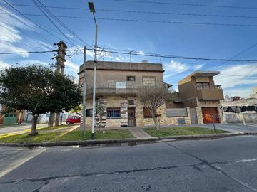 Casa PH en venta en Wilde Oeste