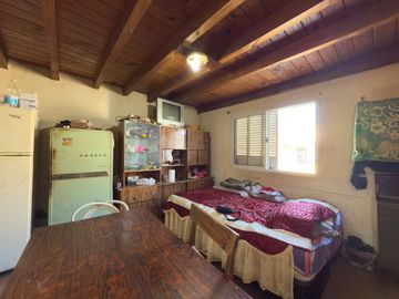 VENTA DE CASA A REFACCIONAR CON DPT Y LOCAL