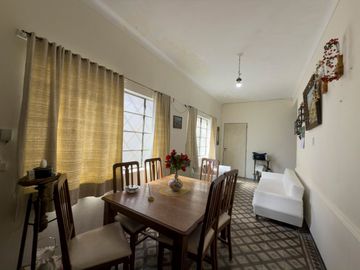 VENTA DE CASA A REFACCIONAR CON DPT Y LOCAL
