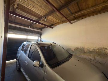 VENTA DE CASA A REFACCIONAR CON DPT Y LOCAL