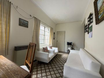 VENTA DE CASA A REFACCIONAR CON DPT Y LOCAL