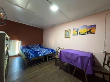 VENTA DE CASA A REFACCIONAR CON DPT Y LOCAL