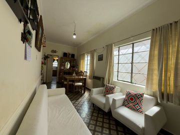 VENTA DE CASA A REFACCIONAR CON DPT Y LOCAL