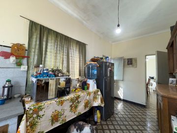 VENTA DE CASA A REFACCIONAR CON DPT Y LOCAL
