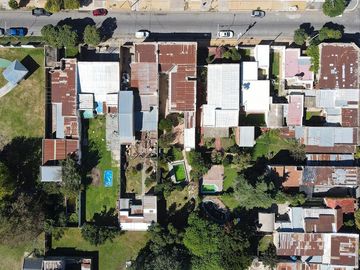 VENTA DE CASA A REFACCIONAR CON DPT Y LOCAL