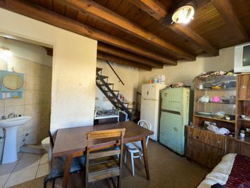 VENTA DE CASA A REFACCIONAR CON DPT Y LOCAL