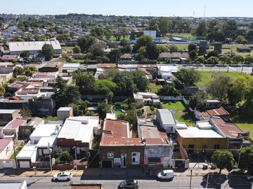 VENTA DE CASA A REFACCIONAR CON DPT Y LOCAL