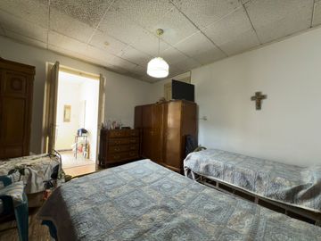 VENTA DE CASA A REFACCIONAR CON DPT Y LOCAL