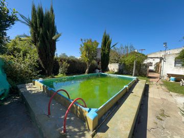 VENTA DE CASA A REFACCIONAR CON DPT Y LOCAL