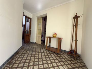 VENTA DE CASA A REFACCIONAR CON DPT Y LOCAL