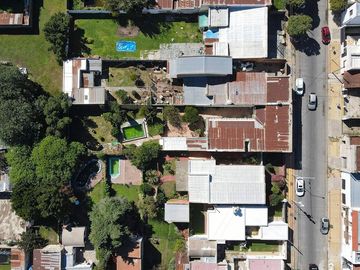 VENTA DE CASA A REFACCIONAR CON DPT Y LOCAL
