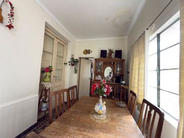 VENTA DE CASA A REFACCIONAR CON DPT Y LOCAL