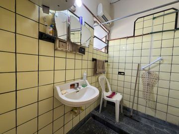 VENTA DE CASA A REFACCIONAR CON DPT Y LOCAL