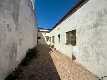 VENTA DE CASA A REFACCIONAR CON DPT Y LOCAL