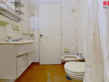CASA 6 AMB. EL PALOMAR. COCHERA, JARDIN Y QUINCHO