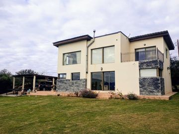 VENTA CASA 3 DORMITORIOS SANTA MONICA SANTA ROSA