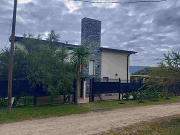 VENTA CASA 3 DORMITORIOS SANTA MONICA SANTA ROSA