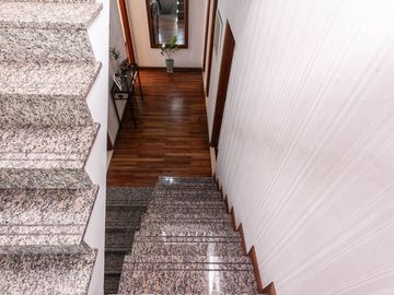HERMOSO CHALET DE 5 AMB. EN LANUSITA. APTO CREDITO