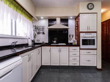 HERMOSO CHALET DE 5 AMB. EN LANUSITA. APTO CREDITO