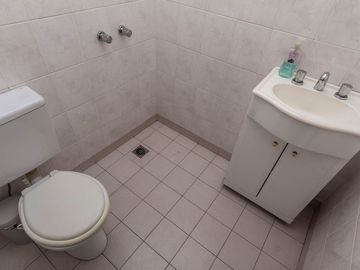 HERMOSO CHALET DE 5 AMB. EN LANUSITA. APTO CREDITO
