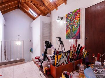 HERMOSO CHALET DE 5 AMB. EN LANUSITA. APTO CREDITO