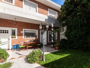 HERMOSO CHALET DE 5 AMB. EN LANUSITA. APTO CREDITO