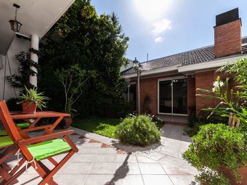HERMOSO CHALET DE 5 AMB. EN LANUSITA. APTO CREDITO